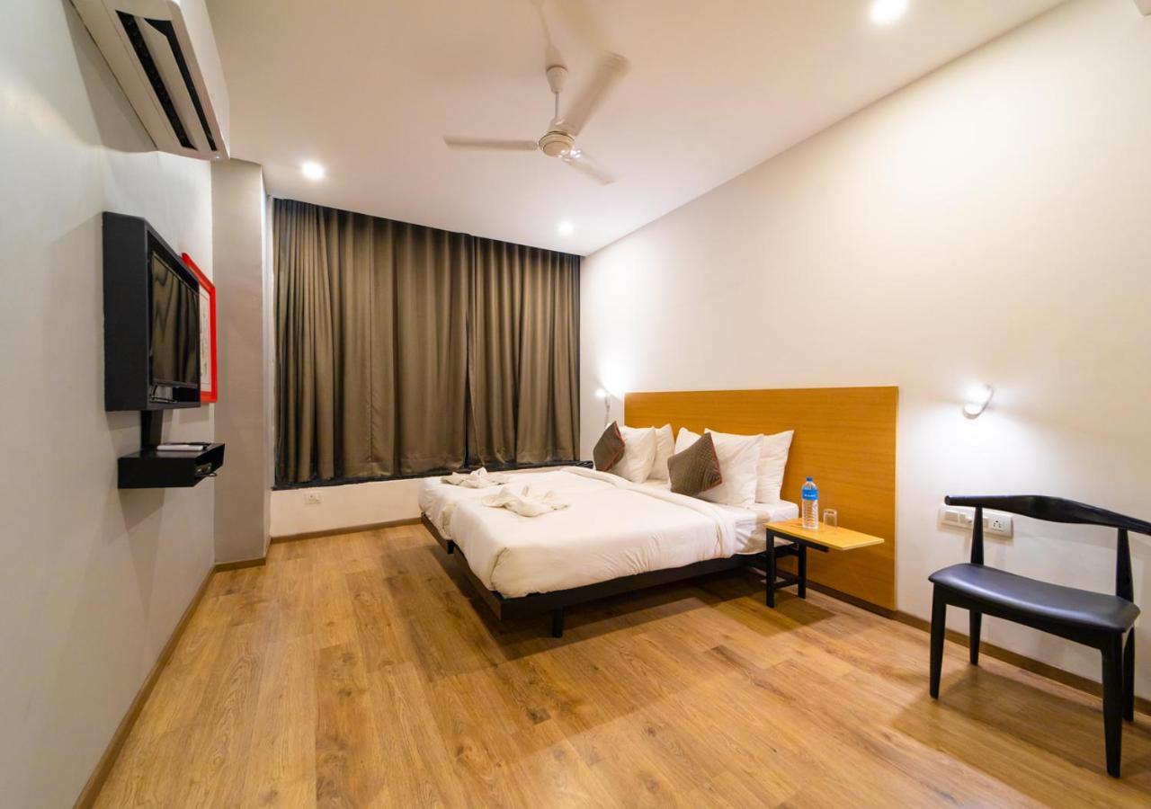 The Park Infinity Hotel Surat Buitenkant foto
