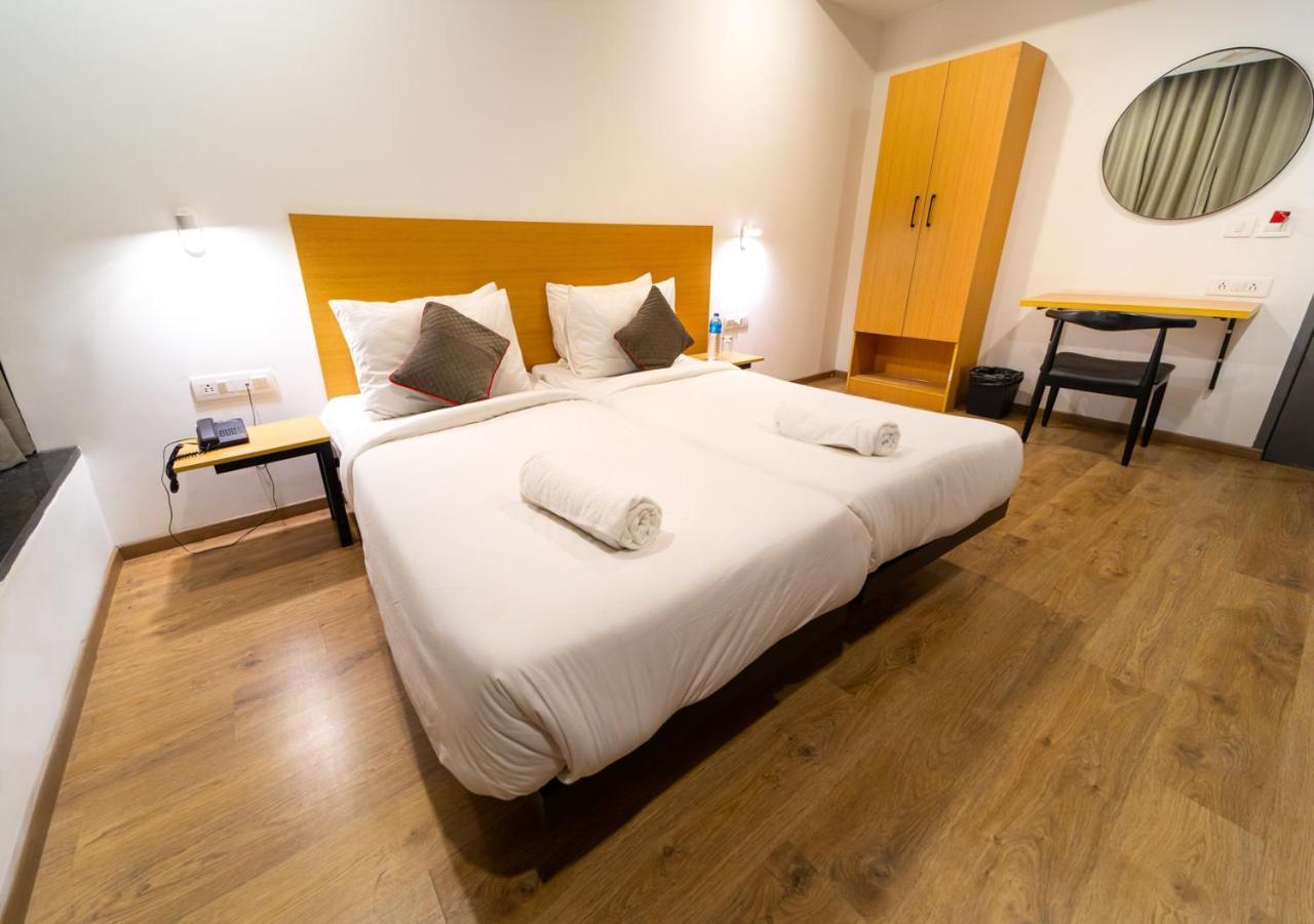 The Park Infinity Hotel Surat Buitenkant foto