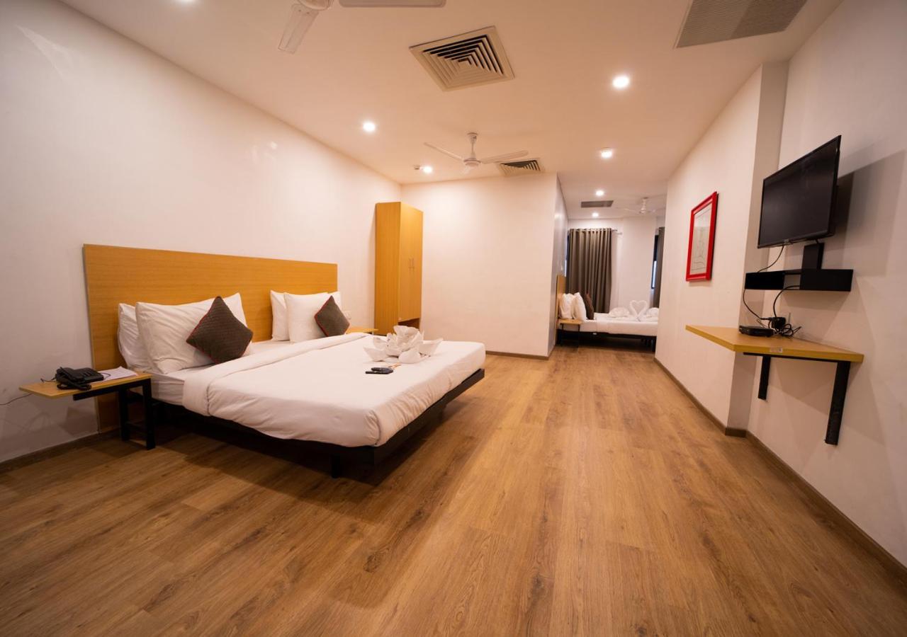 The Park Infinity Hotel Surat Buitenkant foto